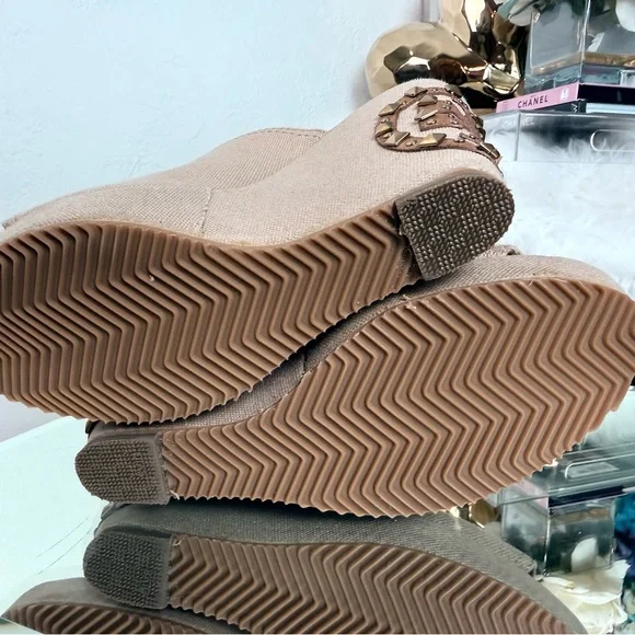 Tory Burch Studded Canvas Wedge Mules Cream/Tan/Size 9.5 - Picture 6 of 10